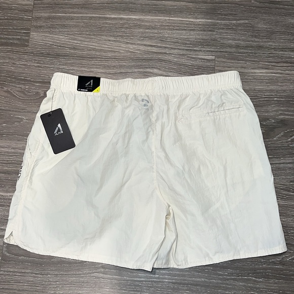 Alive woven shorts. Size L. NWT - Picture 4 of 4